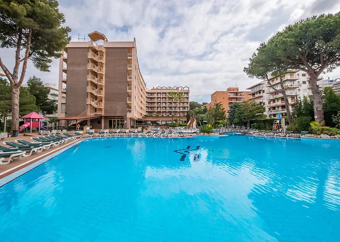 Golf hotels Golden Avenida Family Suites 4*