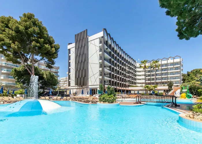 Golf hotels Golden Avenida Family Suites 4*